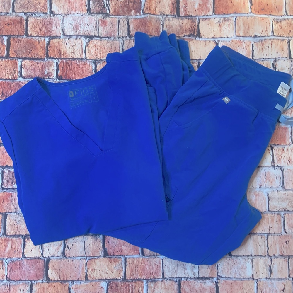 FIGS SET- SIZE SMALL (two pocket top S, Zamora jogger S) ROYAL BLUE